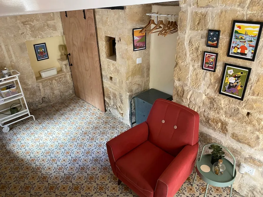 Unique Tiny House in Village Square - Image 1