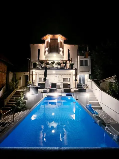 Vintage penthouse apartment Sarajevo - Image 1