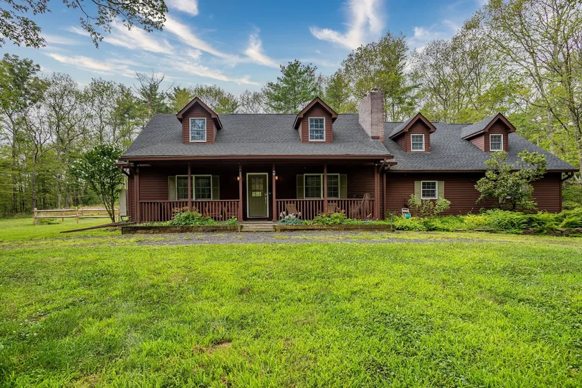 Pet-Friendly 4BR Retreat | Hot Tub, Fire Pit, BBQ - Image 1
