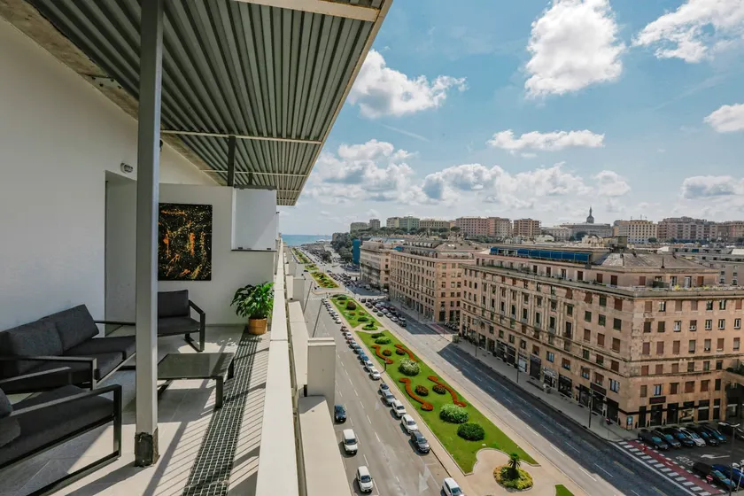 Penthouse 49 terrace overlooking the sea and large parking lot - Image 1
