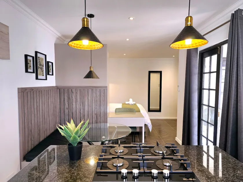 Cosy Serviced Studio Cottage for 2 - Image 1