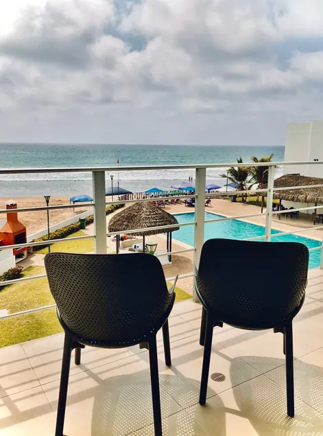 Unique beach front apartment with the best sunsets - Image 1