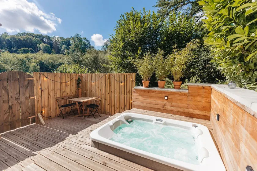 Chalet in nature, jacuzzi and private sauna - Image 1