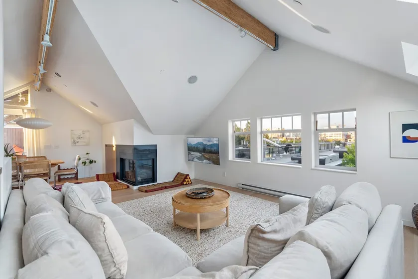 Charming 3BR False Creek Home - Image 1