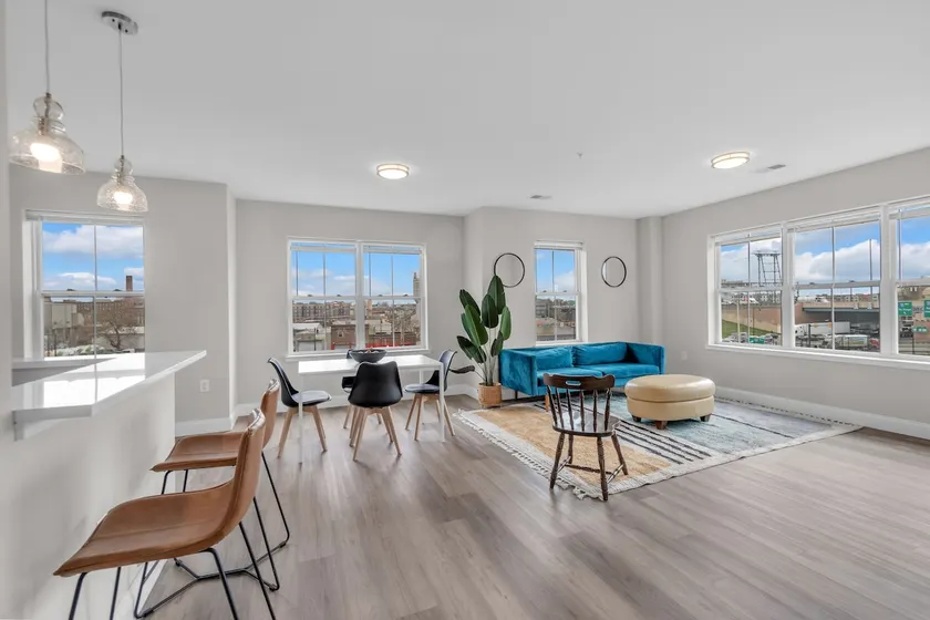 Stay l Spacious 1BR King W/ NYC Skyline Views - Image 1