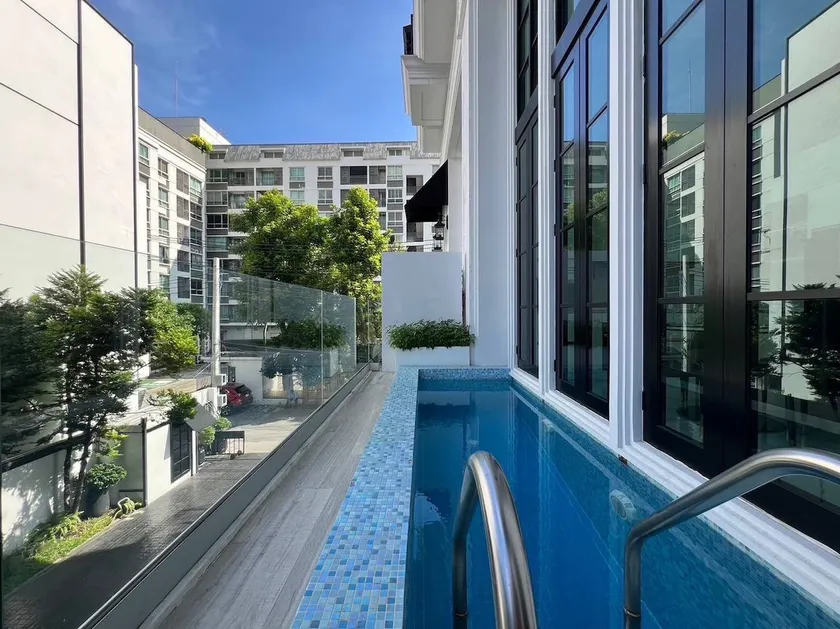 Luxury Pool Villa 5BR 12pax with Private Lift in Ekkamai - Image 1