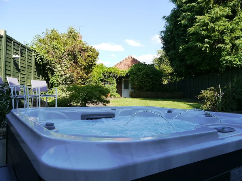 Lilac Cottage -Sleeps 6 -HOT TUB - Image 1