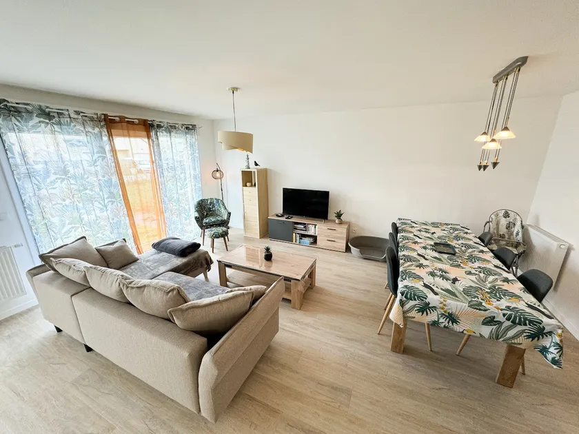 Riva Bella's Bright House – Sword Beach - Image 1