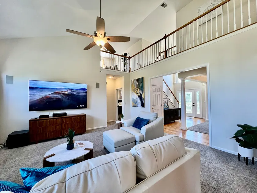 Large executive home in pool community Mason, Oh - Image 1