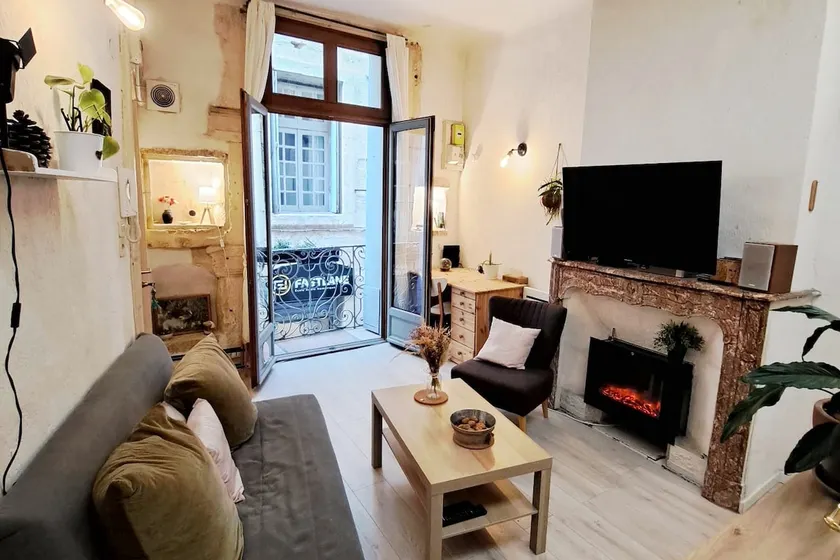 Cozy apartment in the historic heart of Montpellier - Image 1