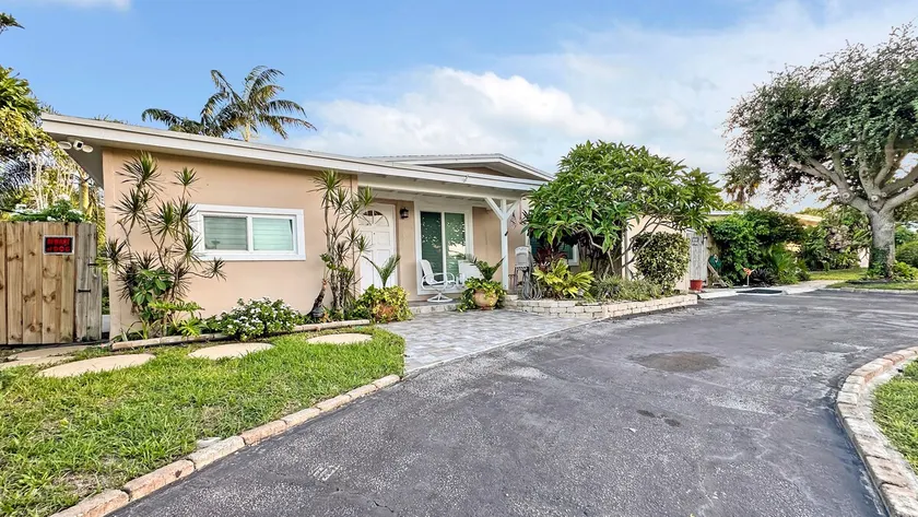 Recently updated 3/1 with pool, sleeps 9 - Image 1