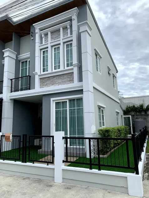 Modern 3-Bed Home in Gated Village - Image 1