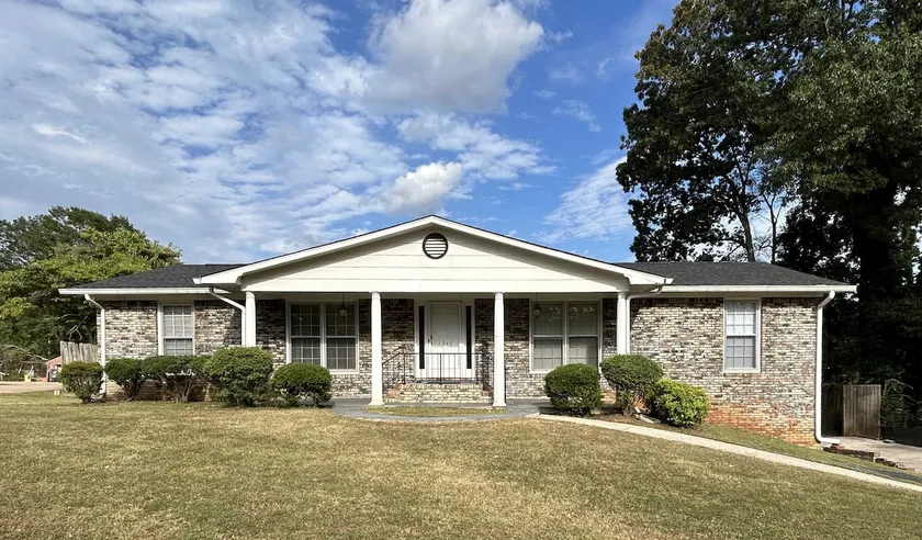 Great Location, 3 / 2 House - Image 1
