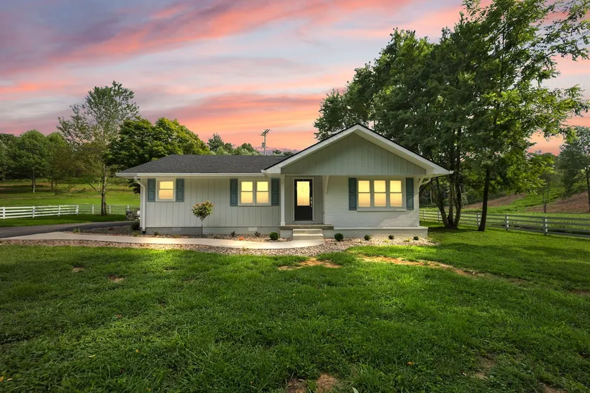 Happy Hollow Creekside Cottage - Image 1