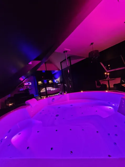 Jacuzzi | Loveroom | Round Mirror Bed | Tentra Sofa - Image 1