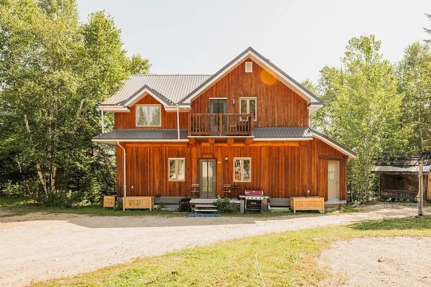 Charming & Rustic Chalet on Lac Marie Louise - Image 1