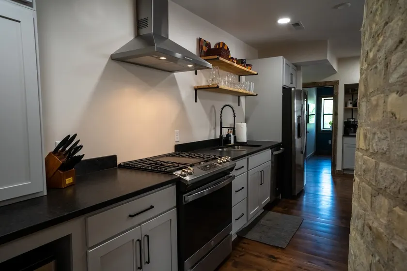 Home Away From Home: Historic 1863 2 Bed Retreat - Image 1