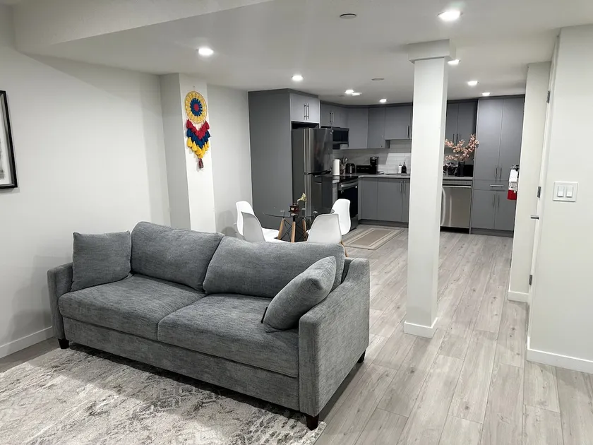Entire guest suite in Calgary - Image 1