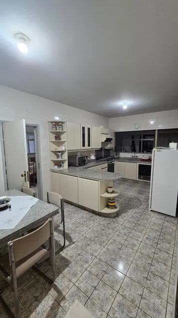 Central 200 sq. meter apartment - Image 1