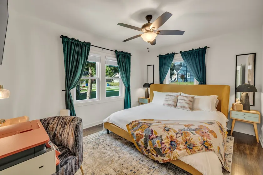 Act 1 - King Bed - Close to Expo - Large Backyard - Image 1