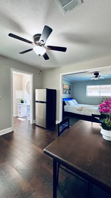 Cozy Studio Kingwood TX - Image 1