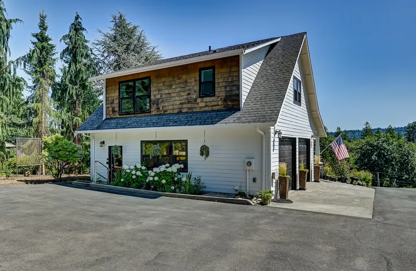 Loft on Connelly - Image 1