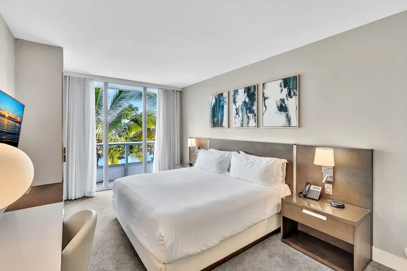King Suite w balcony-Hosted by Upscale - Image 1