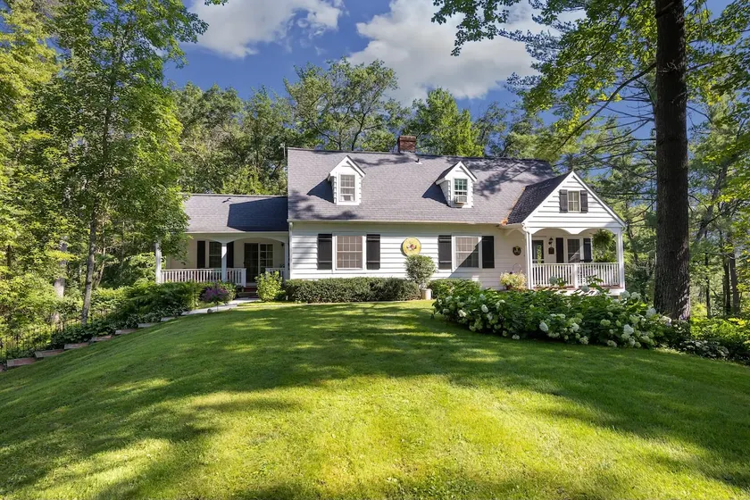 Black River Nest Cottage - Image 1