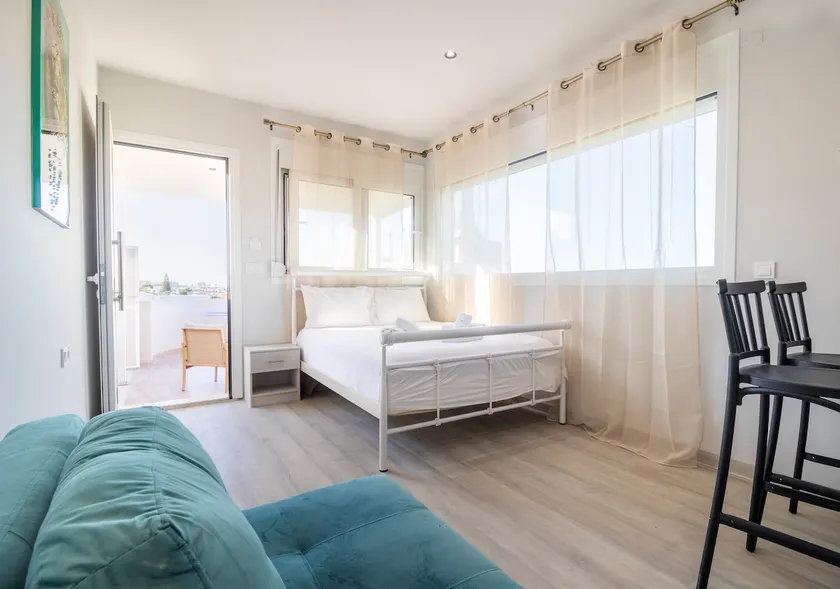 Elegant Suite 4 Near the Beach - Image 1