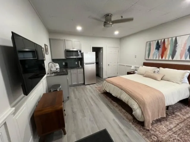 Charming Studio Apartment - Cozy & Convenient! - Image 1