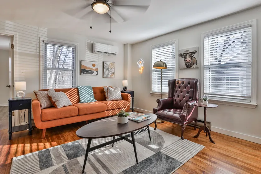 Cozy & Quiet Escape Near Shopping & Restaurants - Image 1