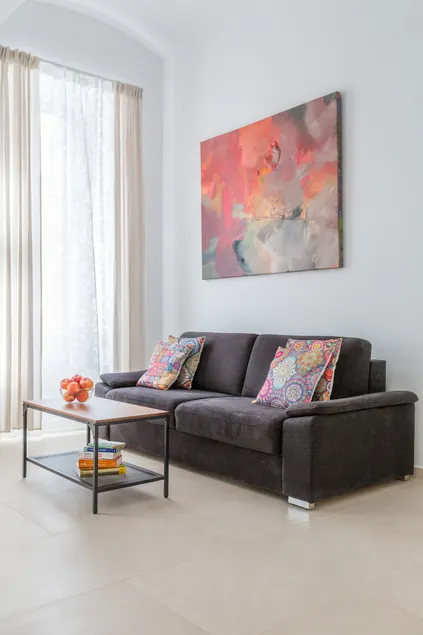 ”Cornelia Street” stylish flat with local flair - Image 1
