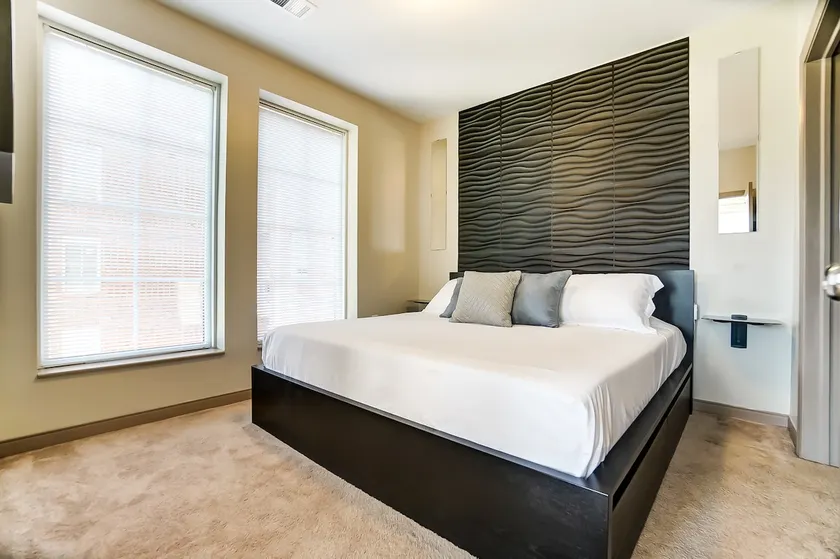 Downtown Park View Apartment - Image 1
