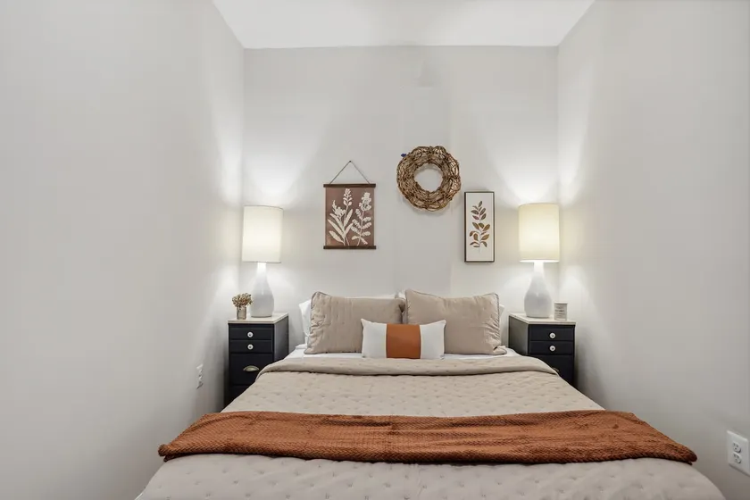 Downtown Apartment w/ Full Kitchen | Near MWH - Image 1