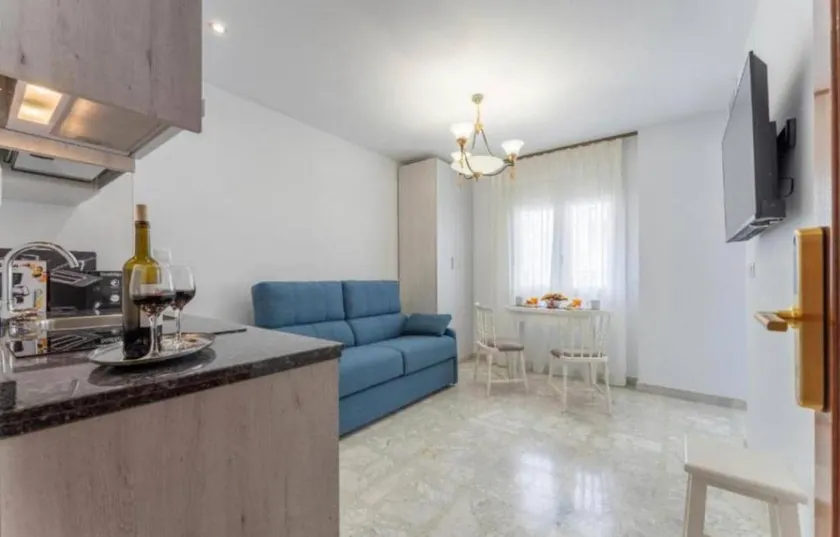 Villa Augusto, 100 meters from the Roman Theater, Apa. - Image 1