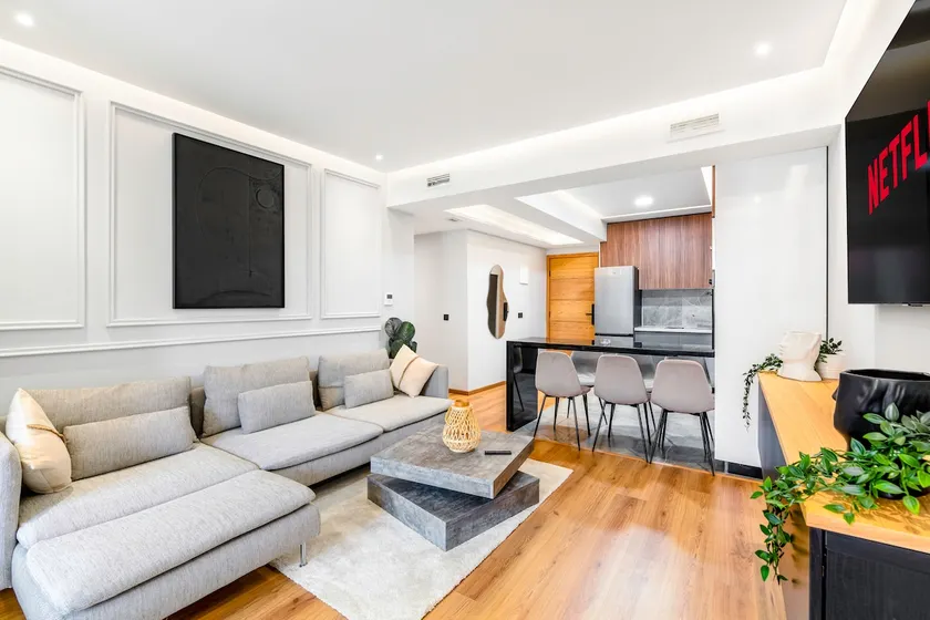 Modern Elegance in City Core - Image 1