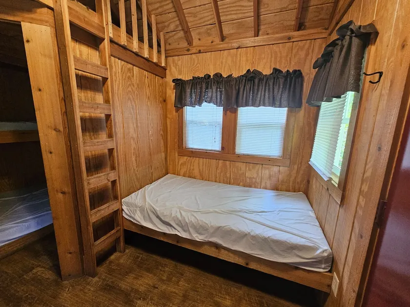 The Nestle Nook cabin 89L - Image 1