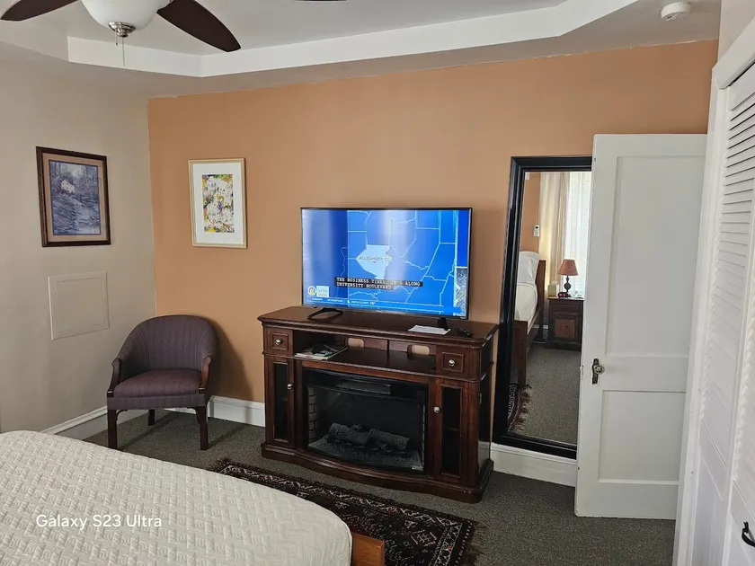 Home Feel - Image 1