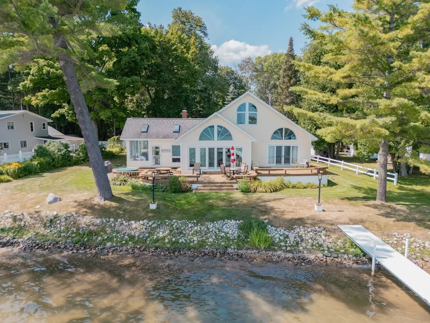 Mullet Lake Getaway | Waterfront - Image 1
