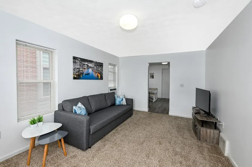 Prime Apt!-By UH/CC/Little Italy - Image 1