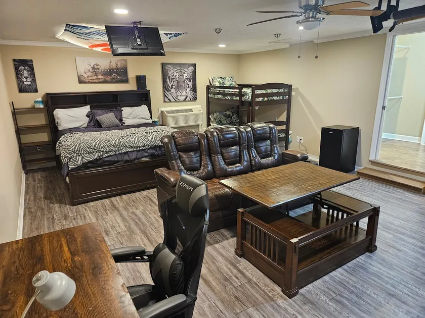 Suite: King Bed, Bunks, Kitchen - Image 1