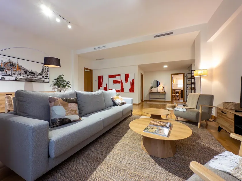 As nice and central as it gets +10 nights - Image 1