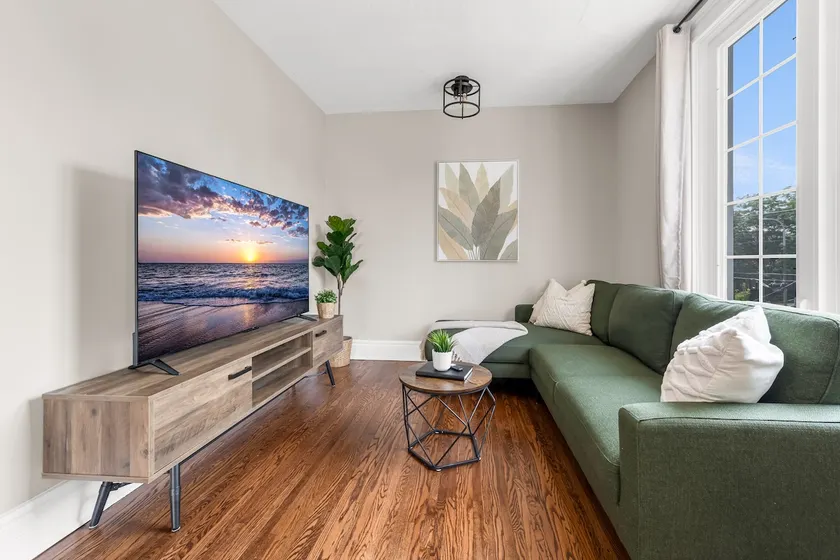 Trendy Downtown Loft Close to Food, Wine & Falls! - Image 1