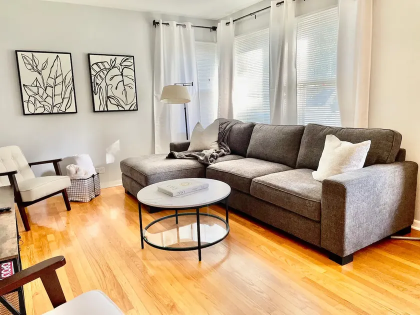 Beautiful 3 bdrm home, 20 min to Naval Base - Image 1