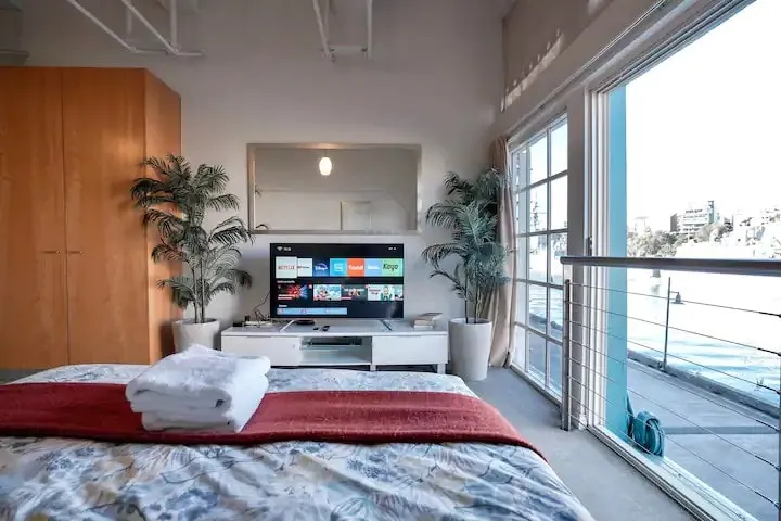 Central Studio | Water View | Near CBD & Chinatown - Image 1