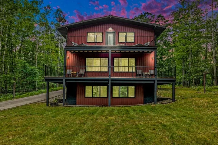 Big Red! HOT TUB, 4 BED - Castle view - Image 1