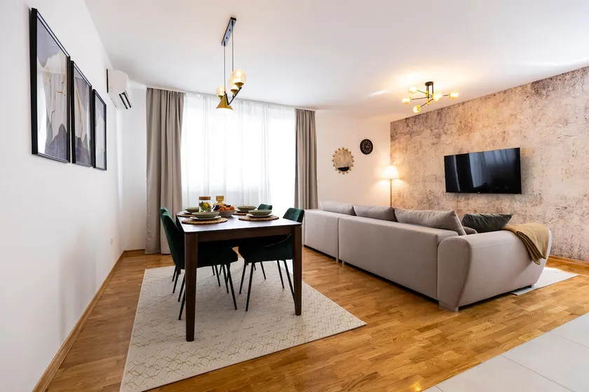 The Luxe Residence, Free parking - Image 1