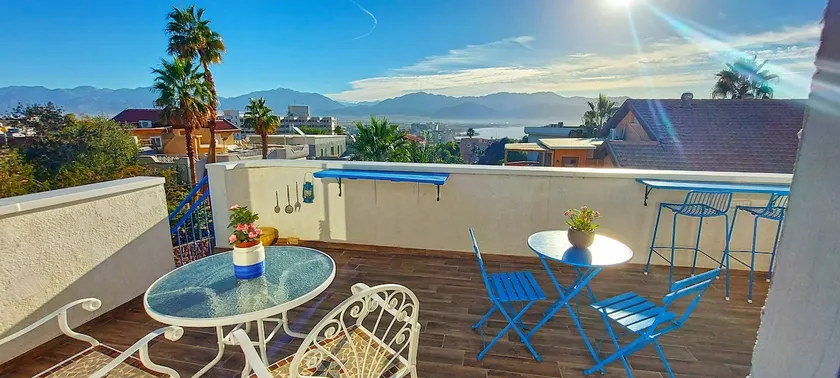 Quiet Boutique Unit + Balcony and Bay View - By DayosHouse - Image 1