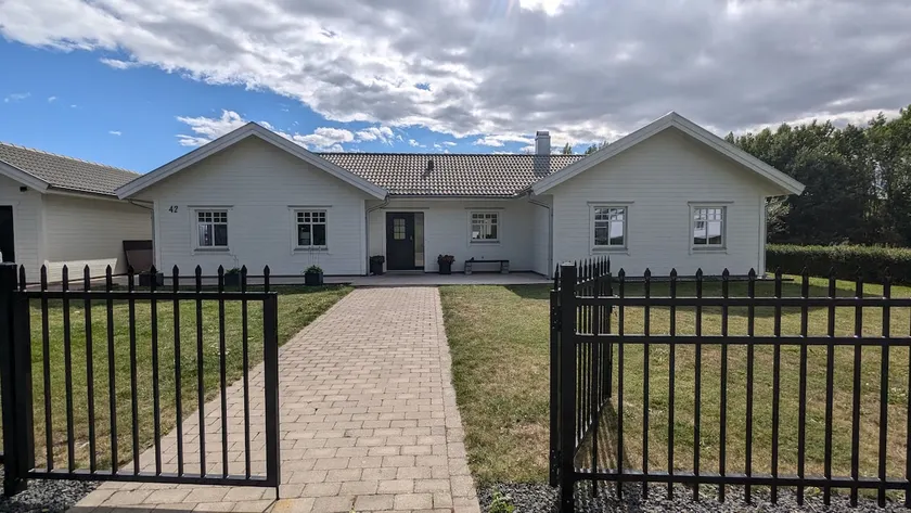 Villa with large patio - Image 1