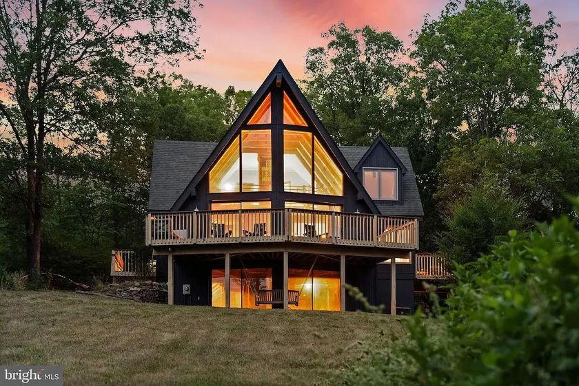 Cozy Chalet in Front Royal w Mtn Views & Game Room - Image 1